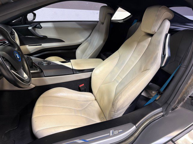 Used 2015 BMW i8 image 13