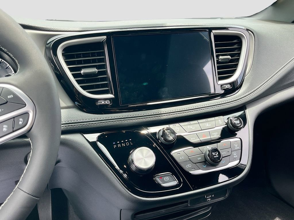 New 2027 Chrysler Pacifica Select FWD image 13