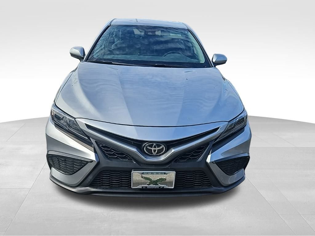 Used 2021 Toyota Camry SE image 3