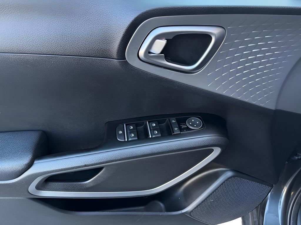 Used 2022 Kia Soul LX w/ Technology Package image 22