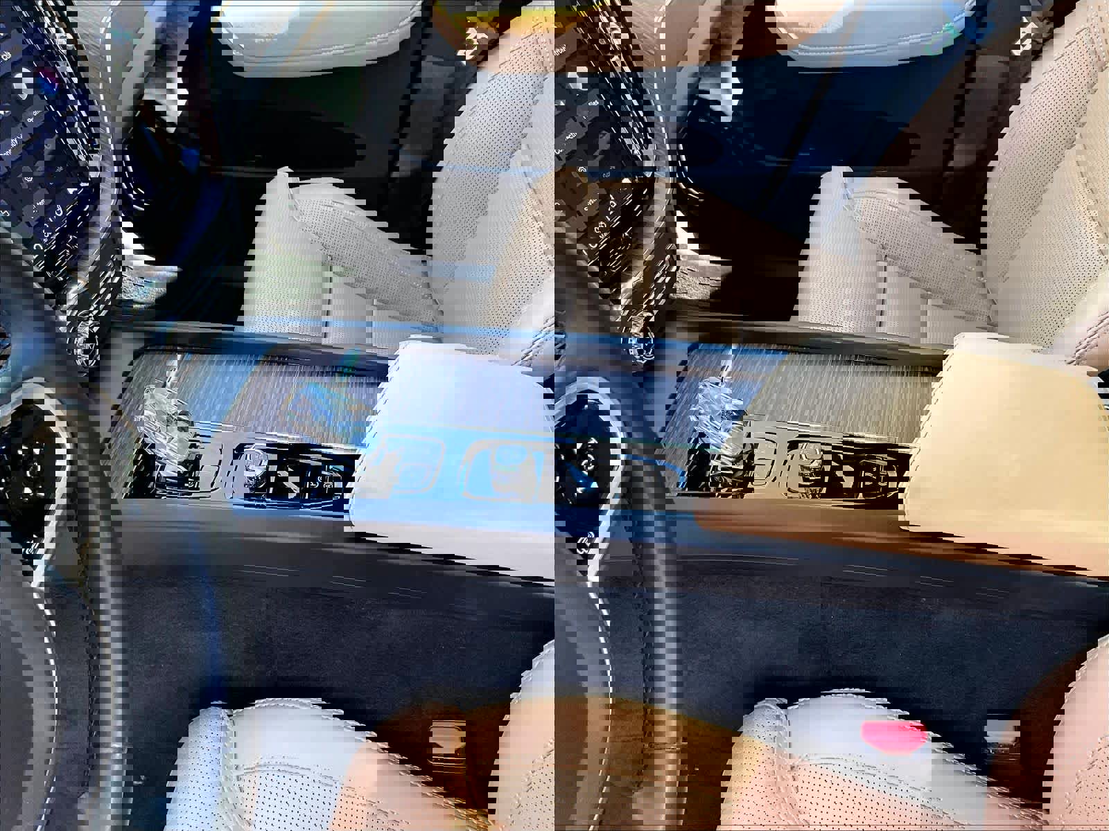 Used 2023 Volvo XC60 B5 Ultimate w/ Protection Package Premier image 20