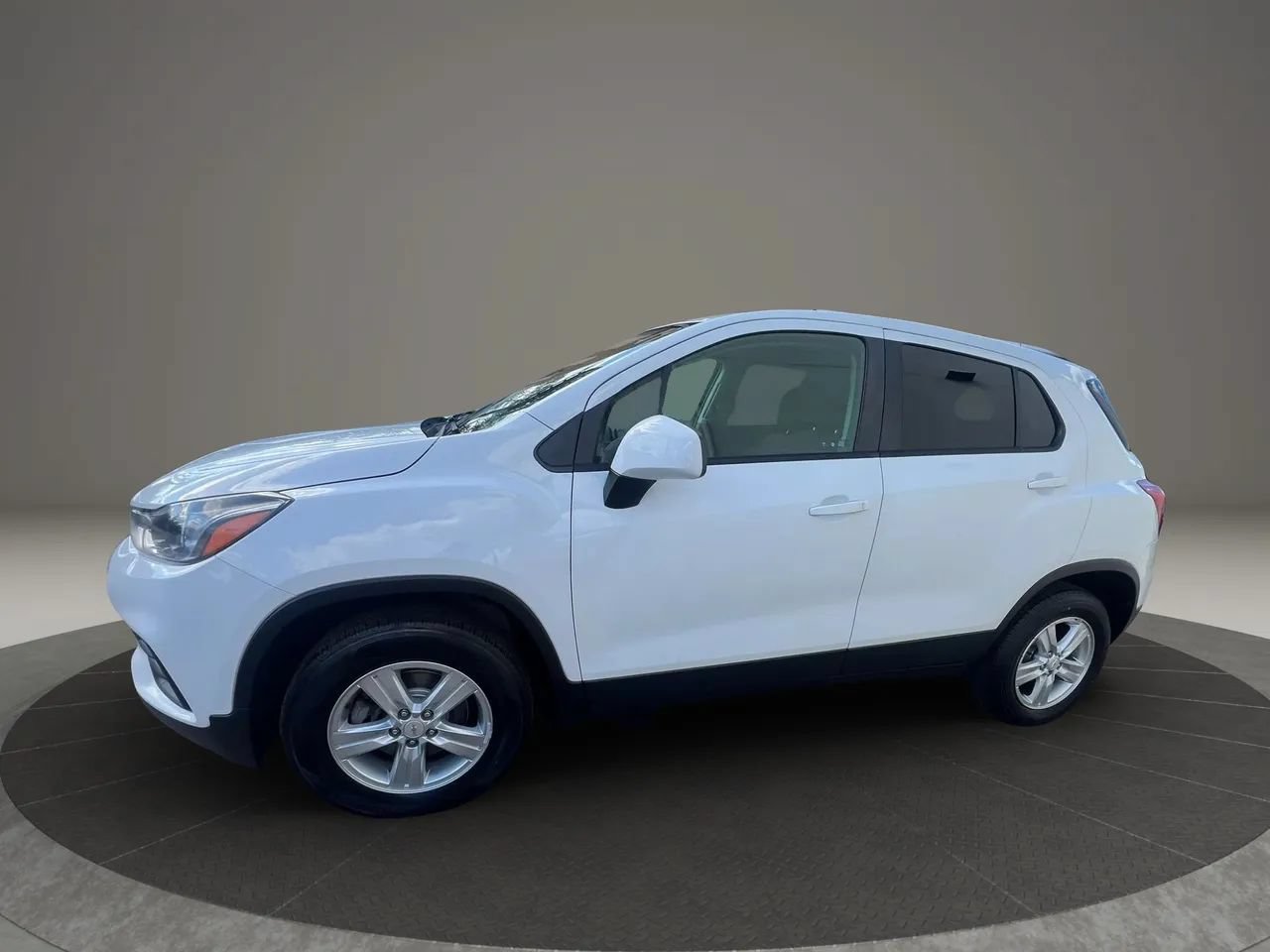 Used 2020 Chevrolet Trax LS w/ Tint and Cruise Package AWD/4WD image 8