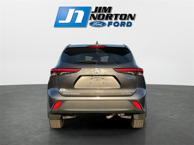 Used 2021 Toyota Highlander XLE image 4