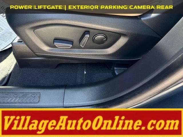 Used 2022 Ford Explorer XLT w/ Equipment Group 202A AWD/4WD image 10
