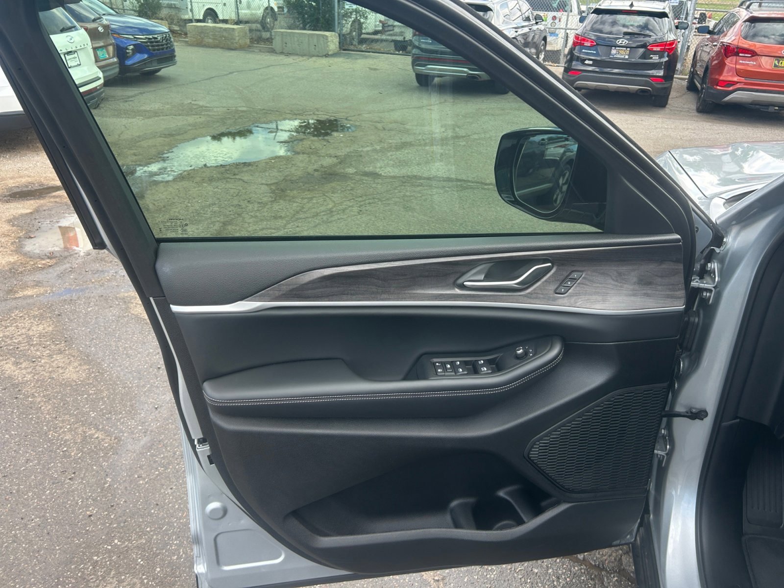 Used 2025 Jeep Grand Cherokee L Limited AWD/4WD image 15
