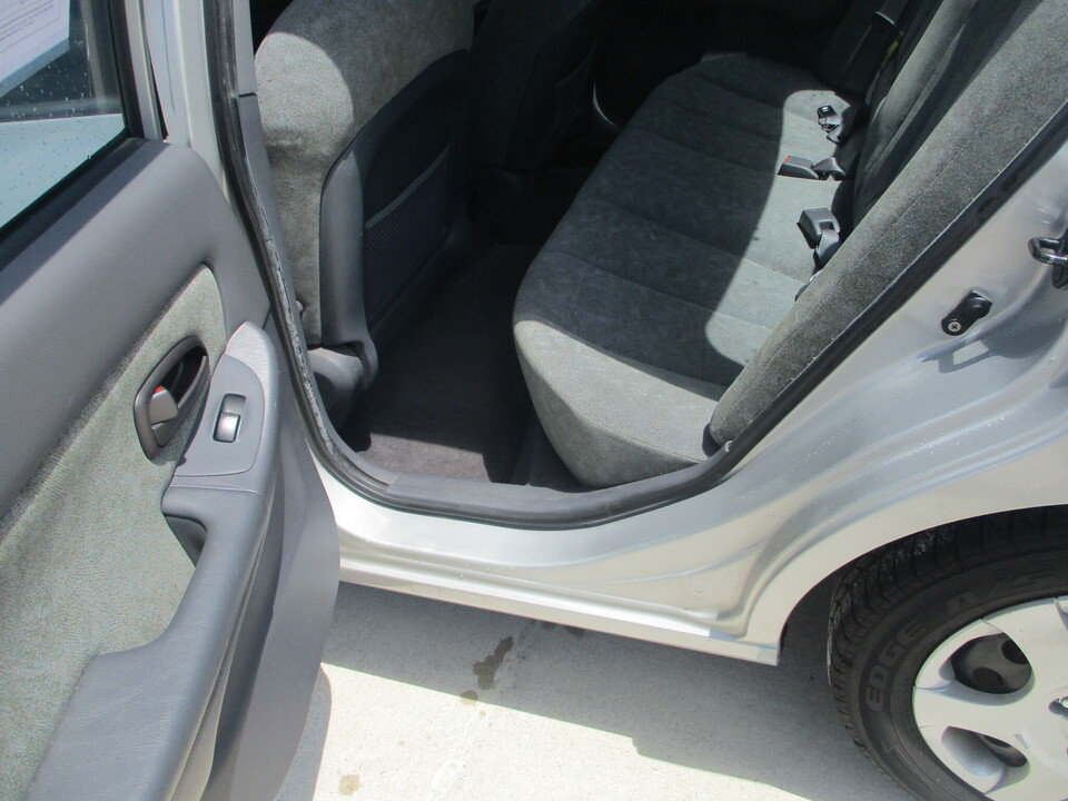 Used 2003 Hyundai Elantra GLS FWD image 9