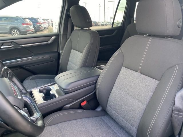 Used 2025 GMC Acadia Elevation image 8