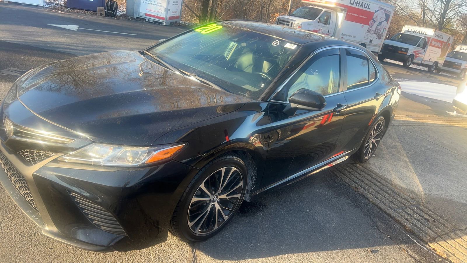 Used 2019 Toyota Camry L image 2