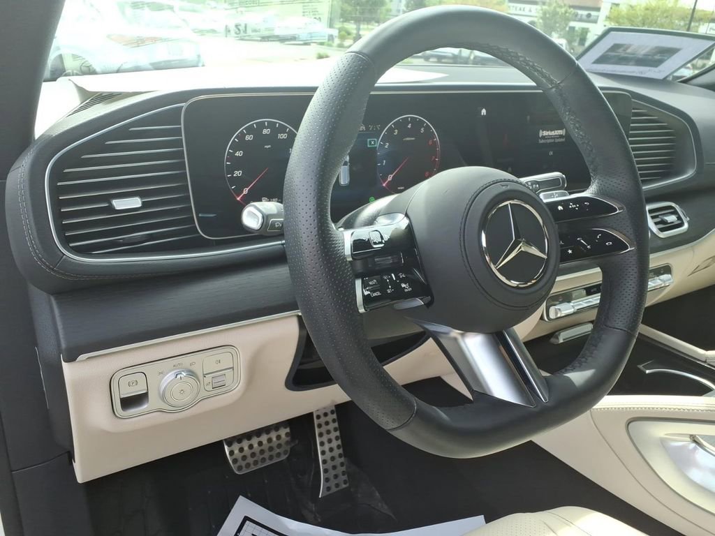 Used 2025 Mercedes-Benz GLS 450 4MATIC image 16