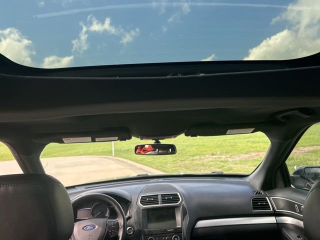 Used 2017 Ford Explorer XLT w/ Equipment Group 202A image 10