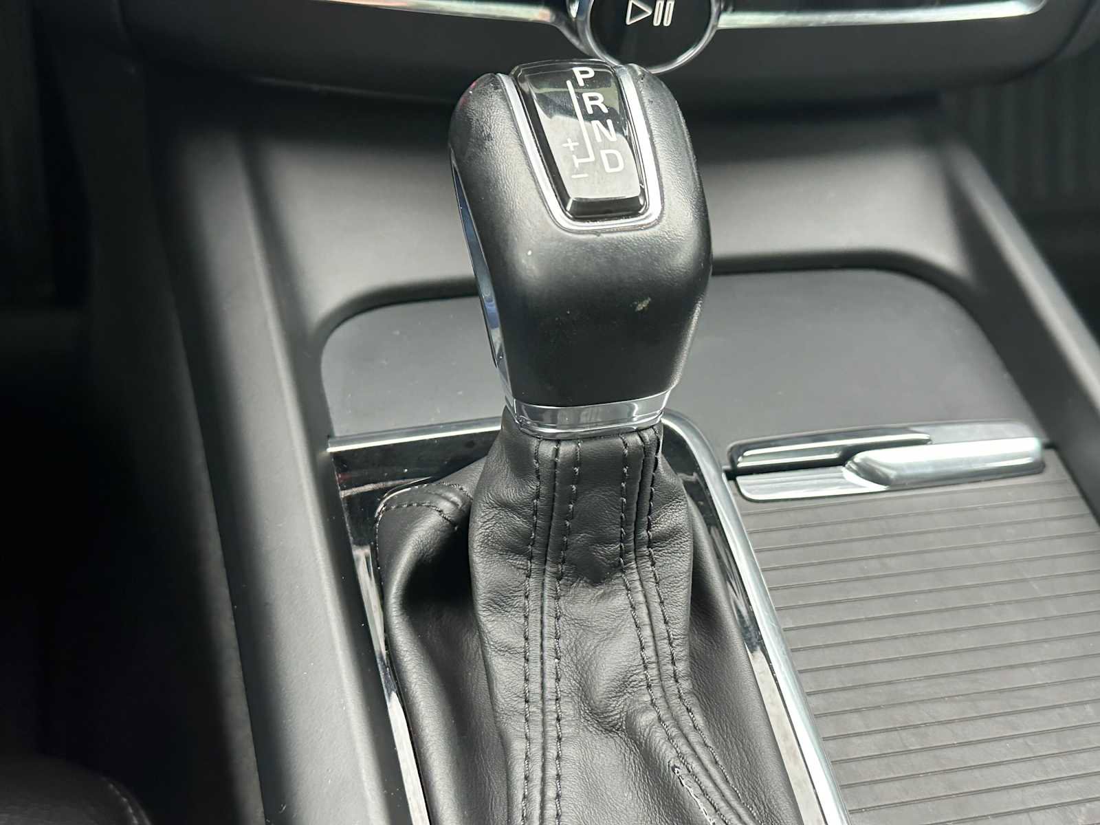 Used 2020 Volvo XC60 T5 Momentum image 30