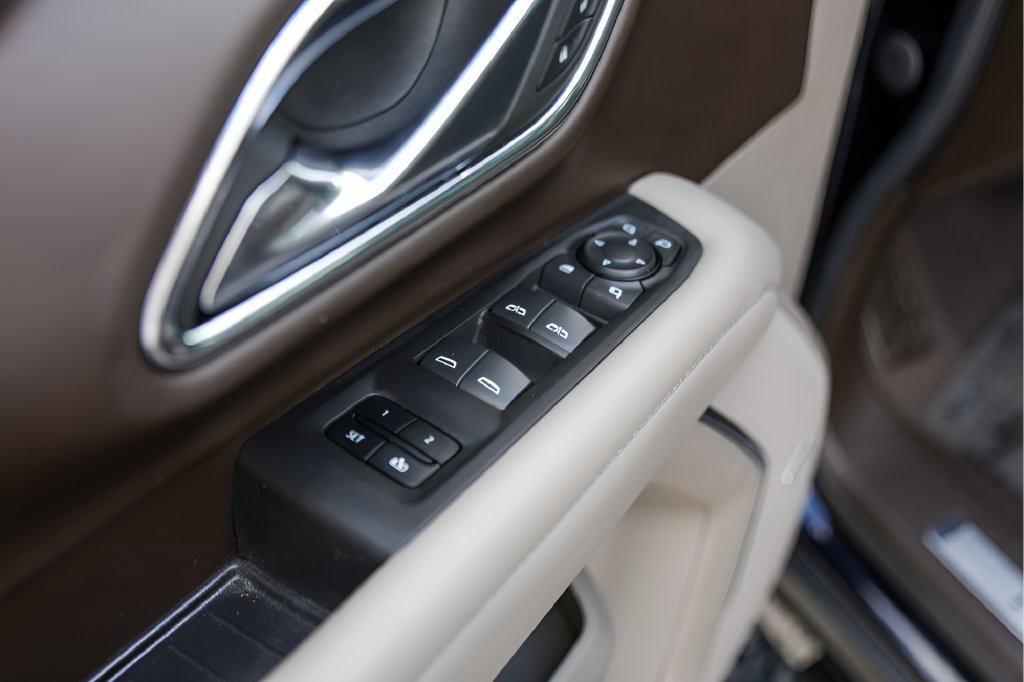 Used 2023 Chevrolet Tahoe Z71 w/ Luxury Package AWD/4WD image 25