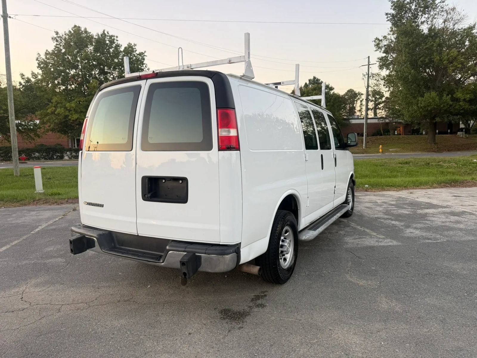 Used 2018 Chevrolet Express 2500 w/ Driver Convenience Package RWD image 6