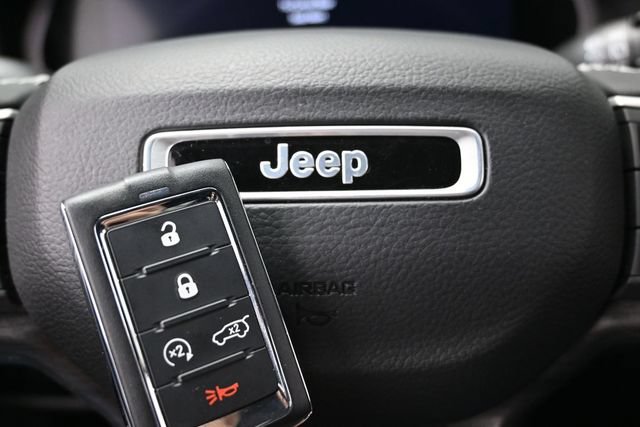 Used 2023 Jeep Grand Cherokee Limited w/ Black Appearance Package AWD/4WD image 47