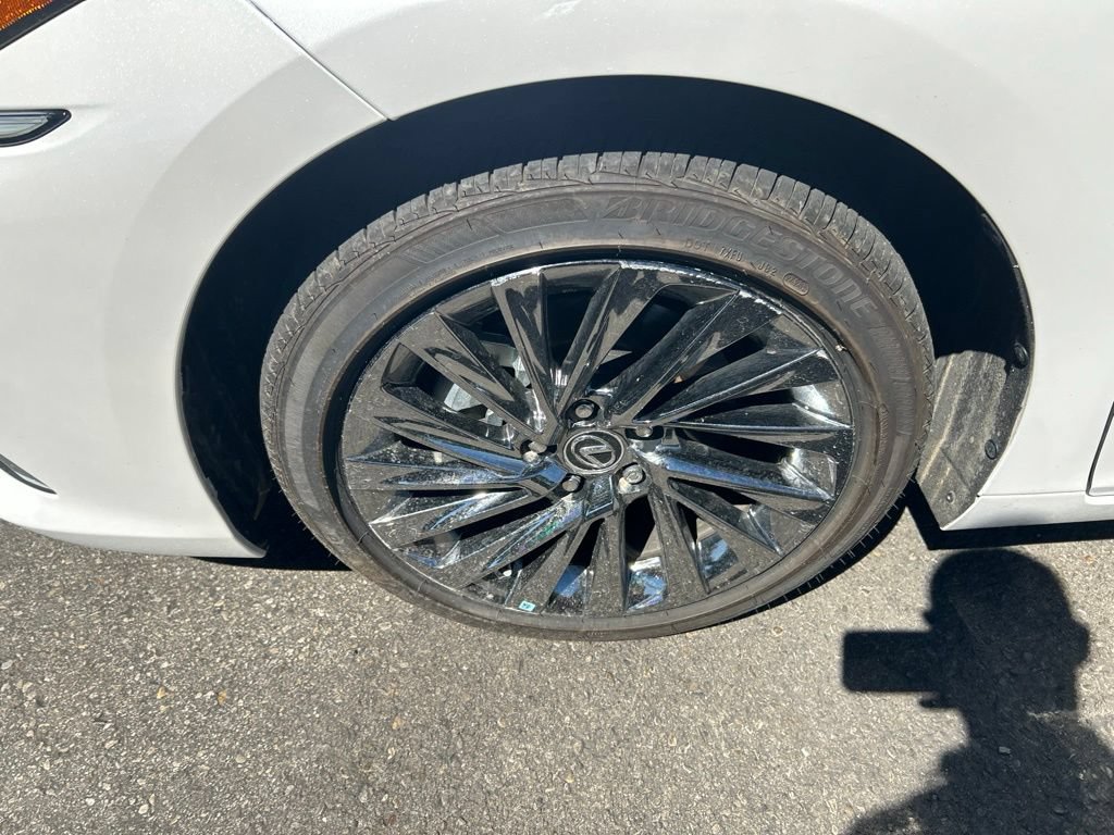 Used 2024 Lexus ES 300h w/ Accessory Package (Z1) FWD image 30