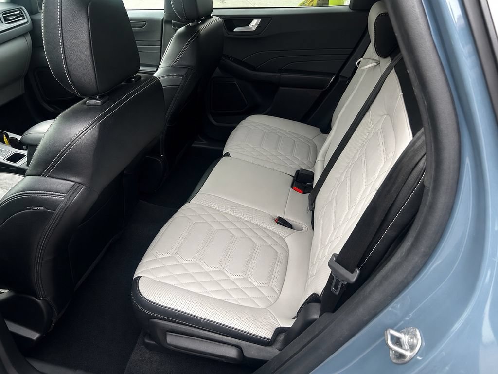 Used 2023 Ford Escape Platinum w/ Premium Technology Package AWD/4WD image 30