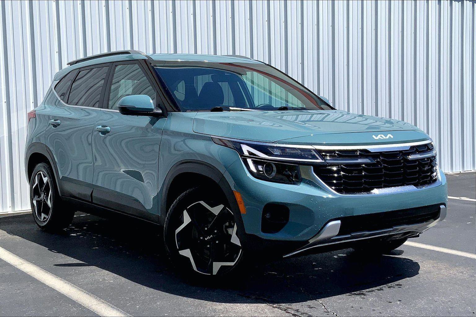 Used 2024 Kia Seltos EX AWD/4WD image 2