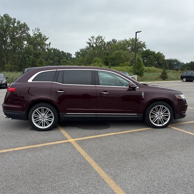 Used 2018 Lincoln MKT AWD image 5