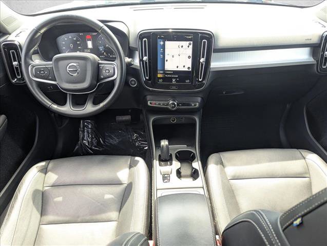 Used 2021 Volvo XC40 T4 Momentum w/ Premium Package FWD image 18