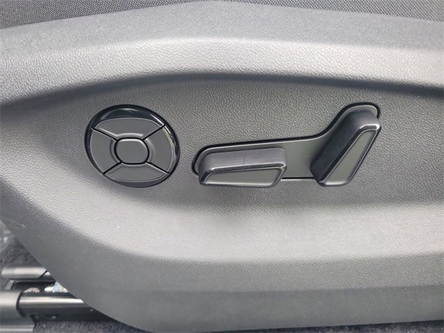 New 2026 Volkswagen Tiguan SE image 21