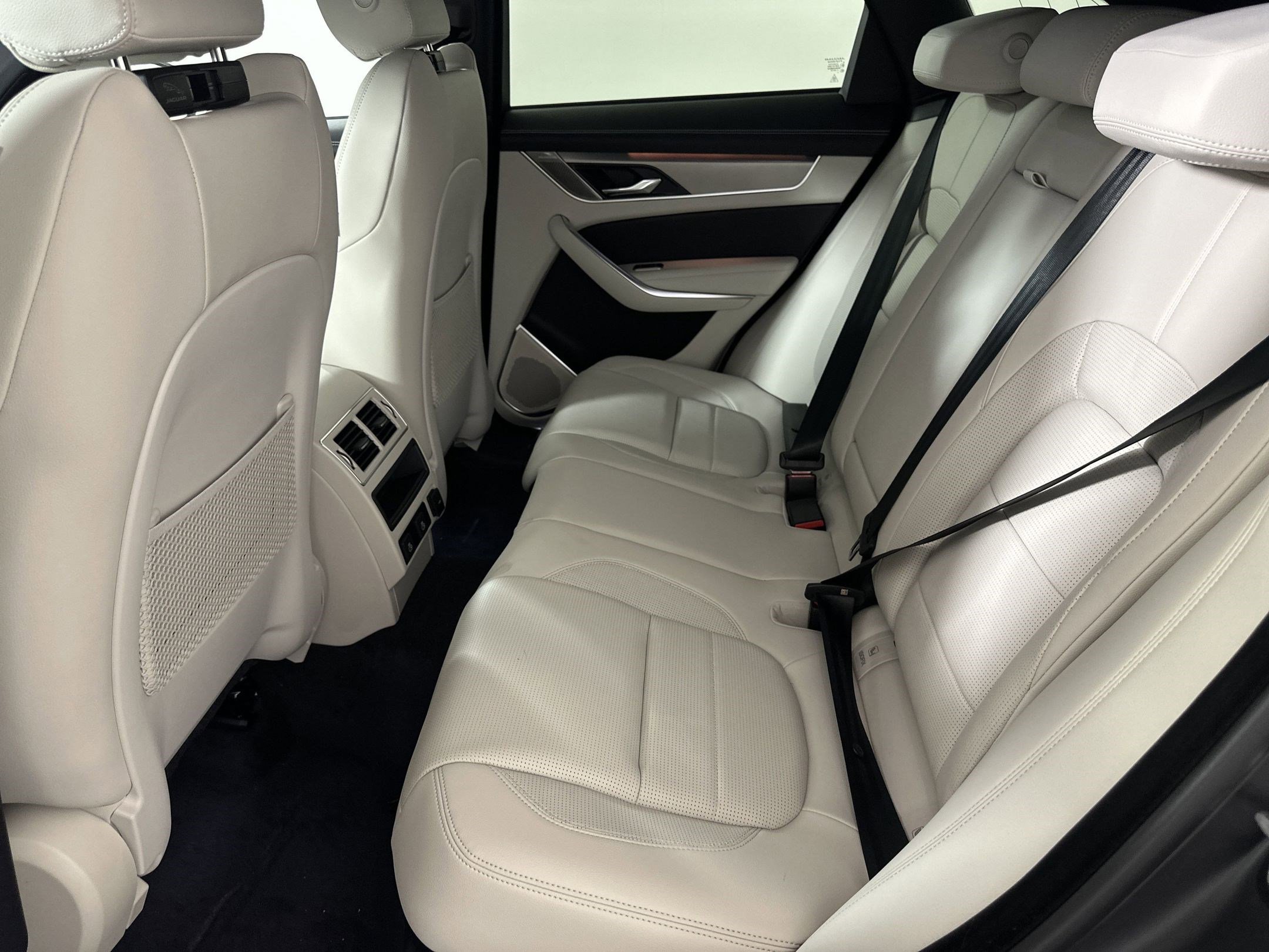 Used 2026 Jaguar F-PACE R-Dynamic S image 11