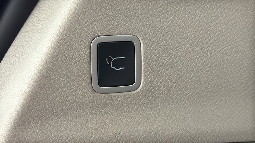 Used 2024 Chrysler Pacifica Touring-L FWD image 30