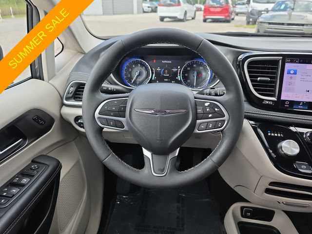 Certified 2023 Chrysler Pacifica Touring-L FWD image 10