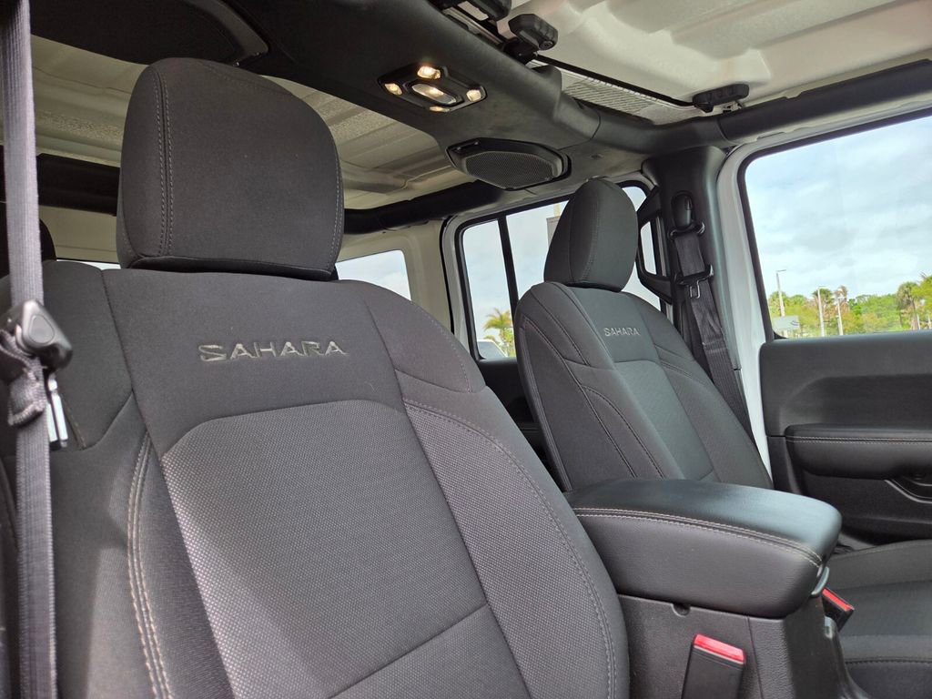 Used 2023 Jeep Wrangler Unlimited Sahara AWD/4WD image 11