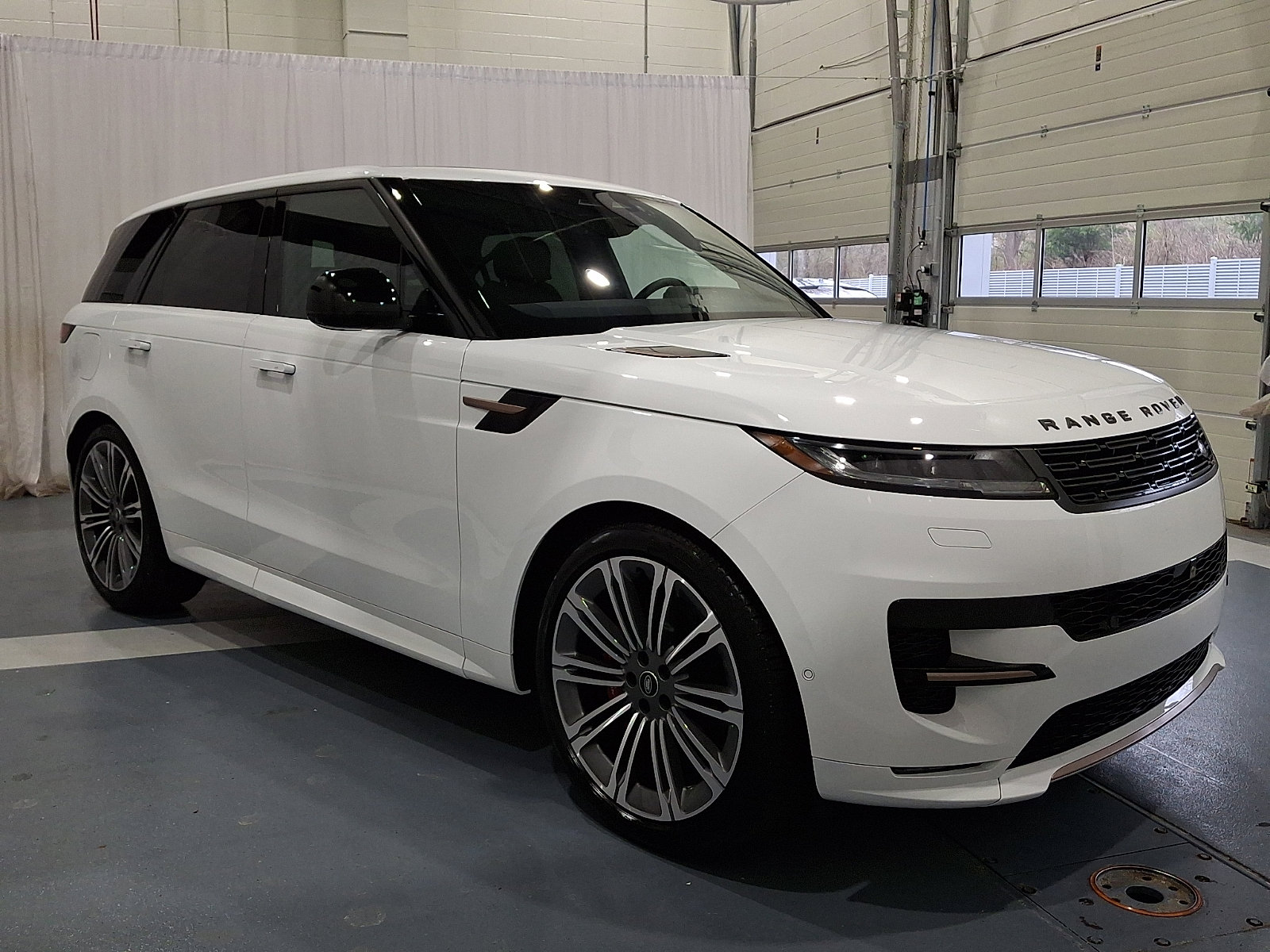 Certified 2025 Land Rover Range Rover Sport Dynamic SE image 6