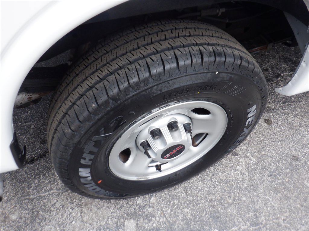 Used 2023 GMC Savana 2500 w/ Driver Convenience Package image 8