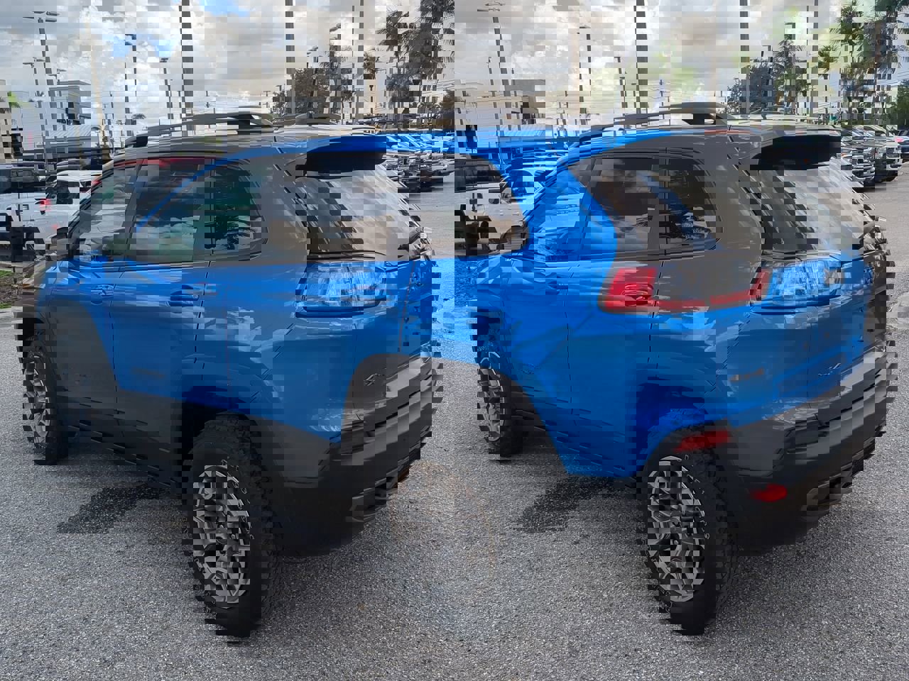 Used 2020 Jeep Cherokee Trailhawk w/ Cold Weather Group image 7