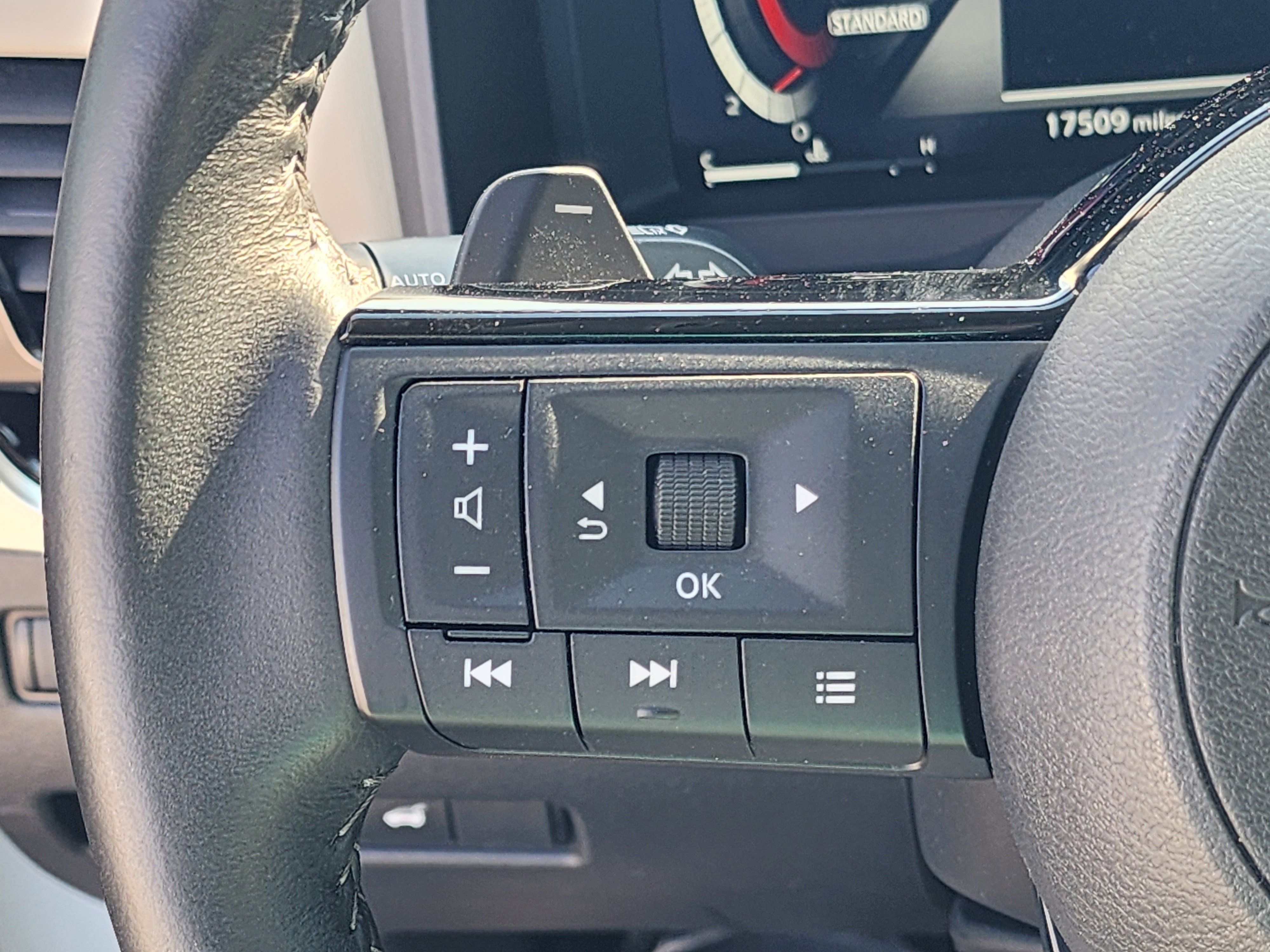 Used 2024 Nissan Rogue SL image 23