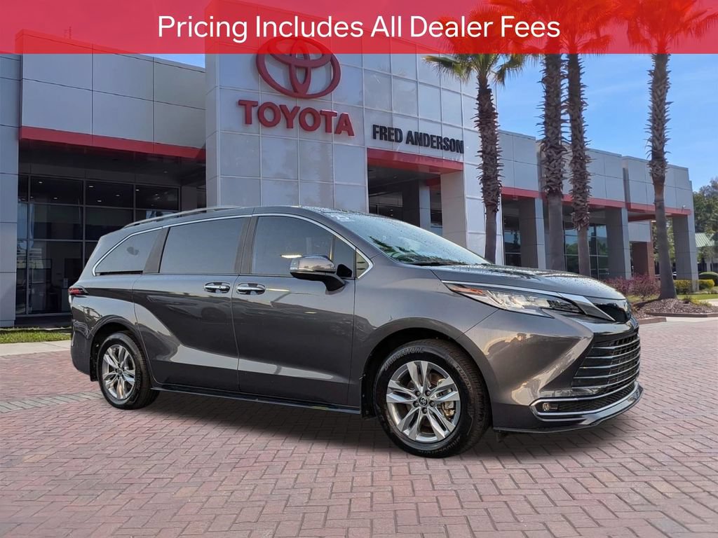Used 2025 Toyota Sienna Limited FWD image 1