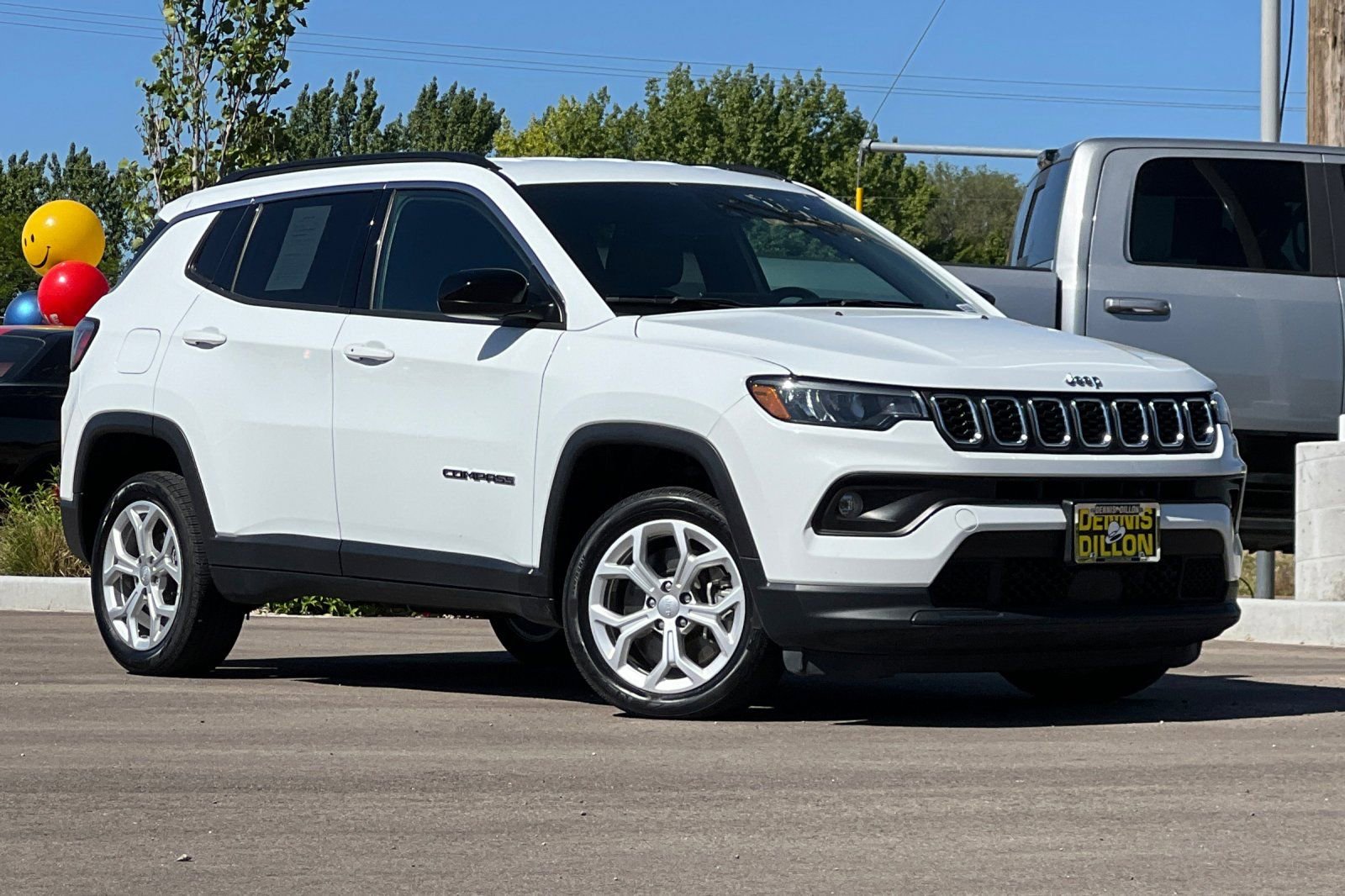 Used 2024 Jeep Compass Latitude AWD/4WD image 2