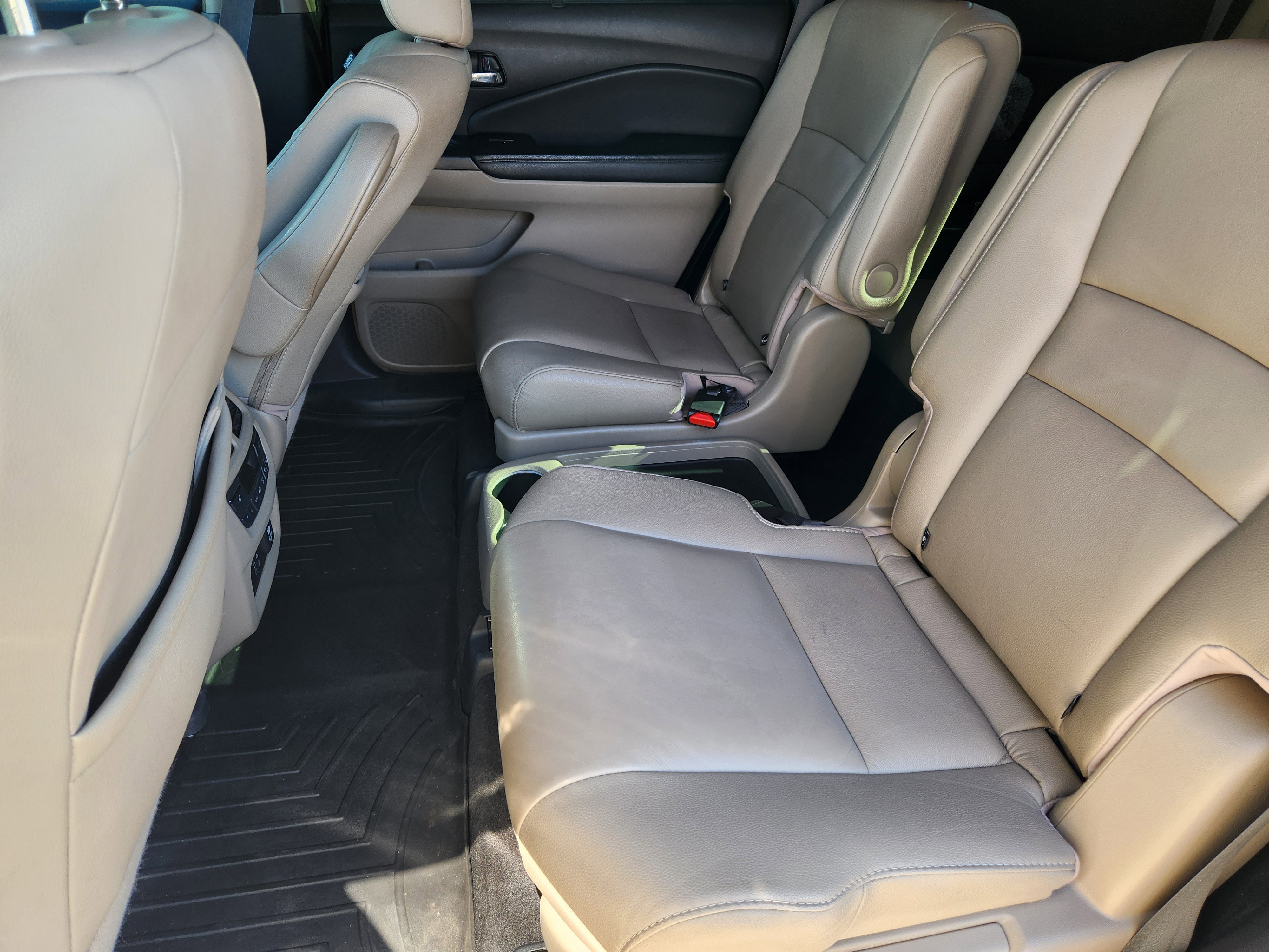 Used 2021 Honda Pilot Touring image 32