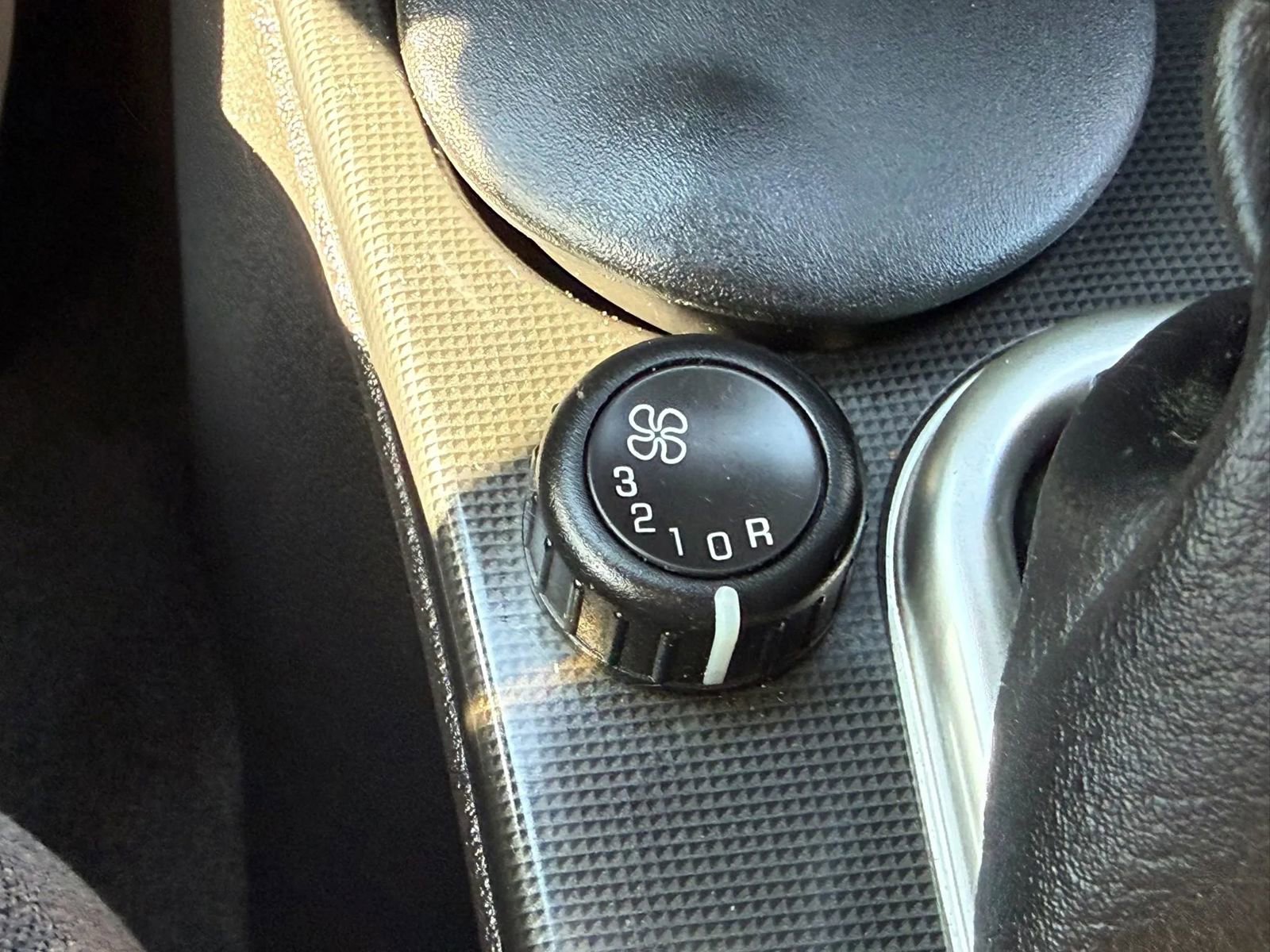 Used 2006 GMC Envoy XL SLE image 32