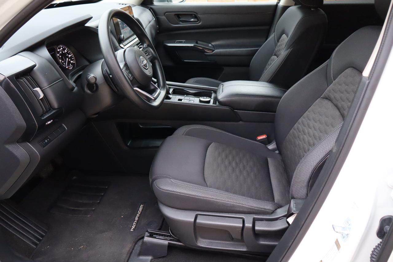 Used 2024 Nissan Pathfinder S image 16