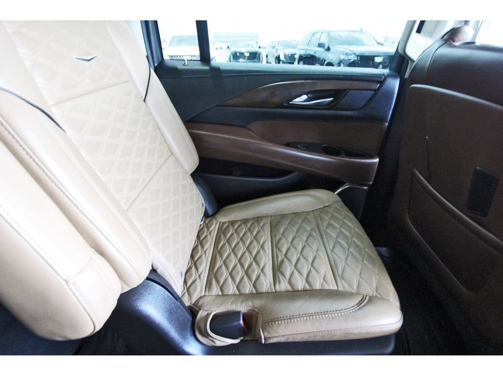 Used 2020 Cadillac Escalade ESV Luxury AWD/4WD image 11