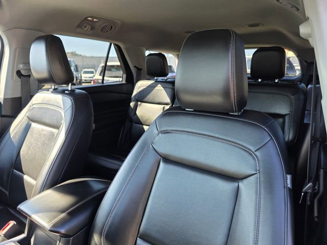 Used 2022 Ford Explorer XLT w/ Equipment Group 202A image 16