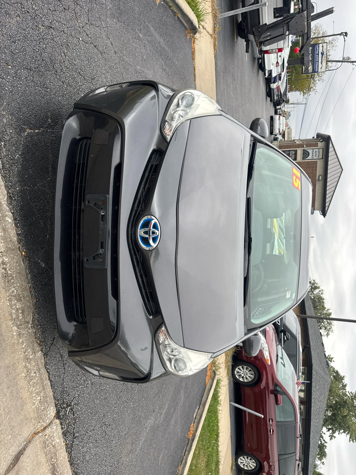 Used 2015 Toyota Prius V Three image 2