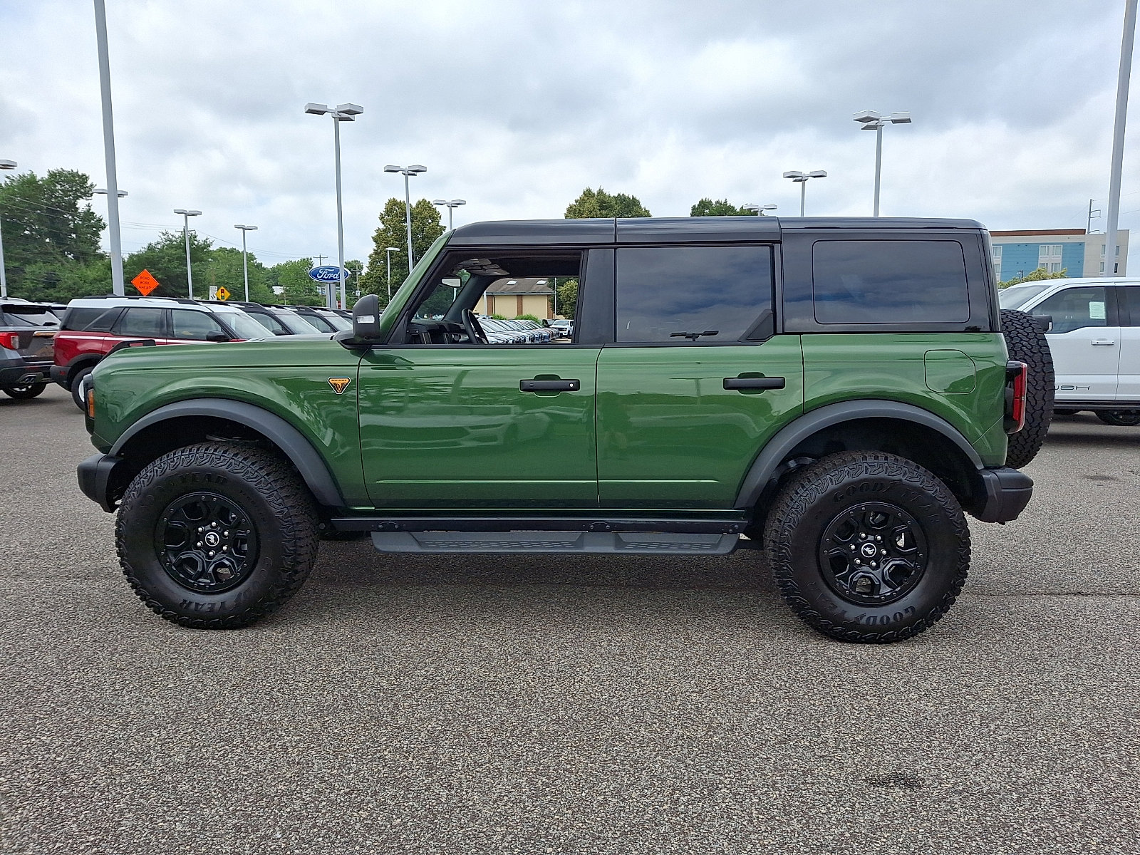Certified 2025 Ford Bronco Badlands AWD/4WD image 6