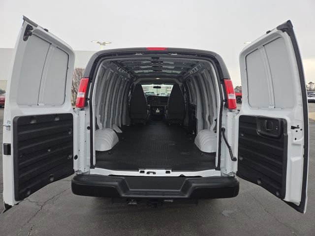 New 2026 Chevrolet Express 3500 Extended w/ Driver Convenience Package image 23
