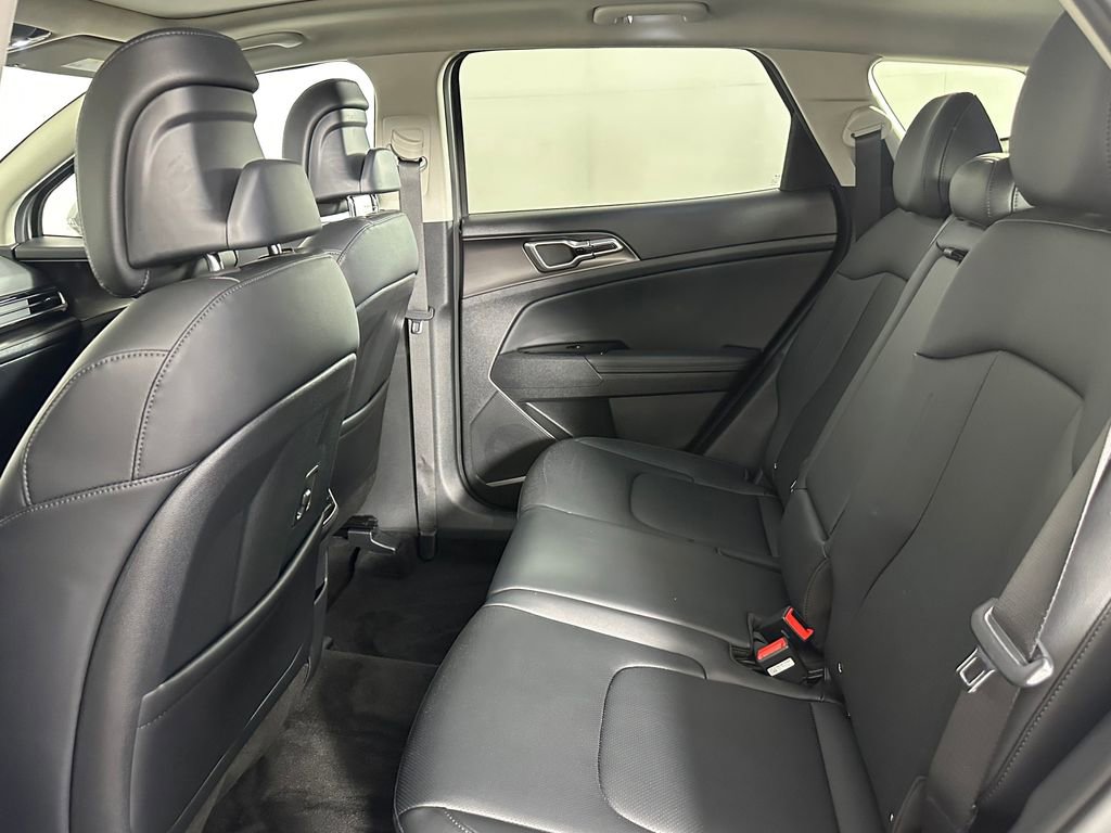Used 2025 Kia Sportage EX w/ Premium Package image 27