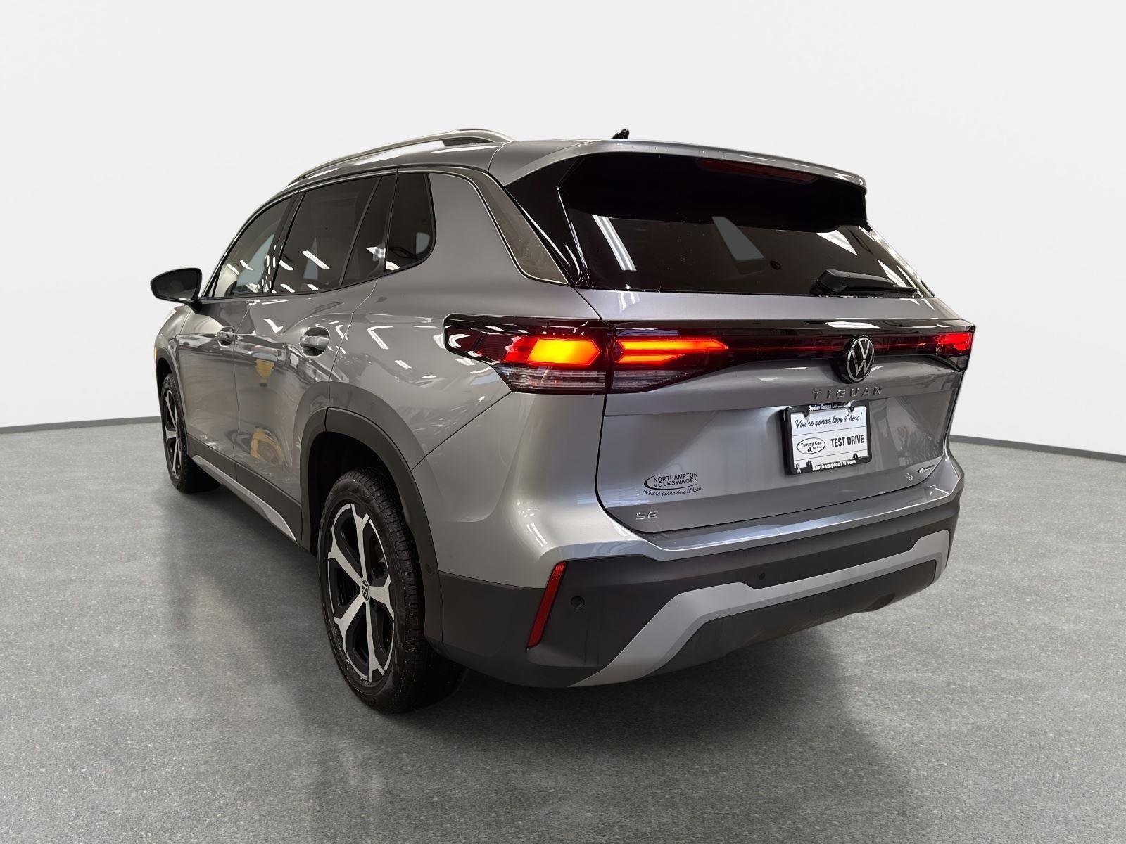 New 2026 Volkswagen Tiguan SE image 7