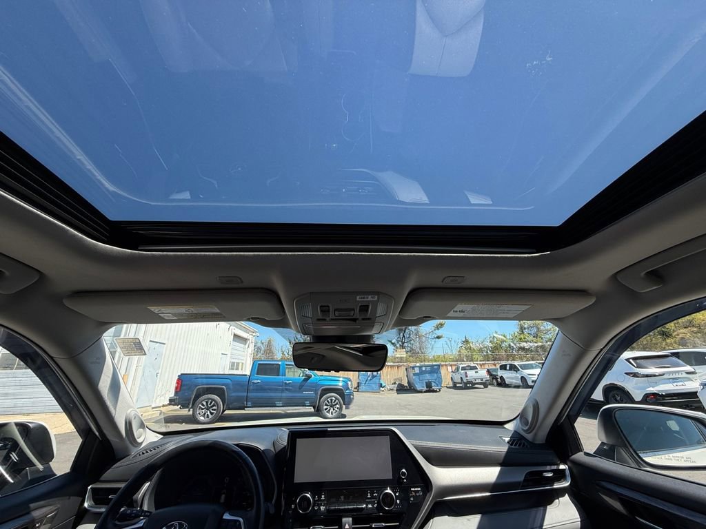 Used 2023 Toyota Highlander Limited image 24