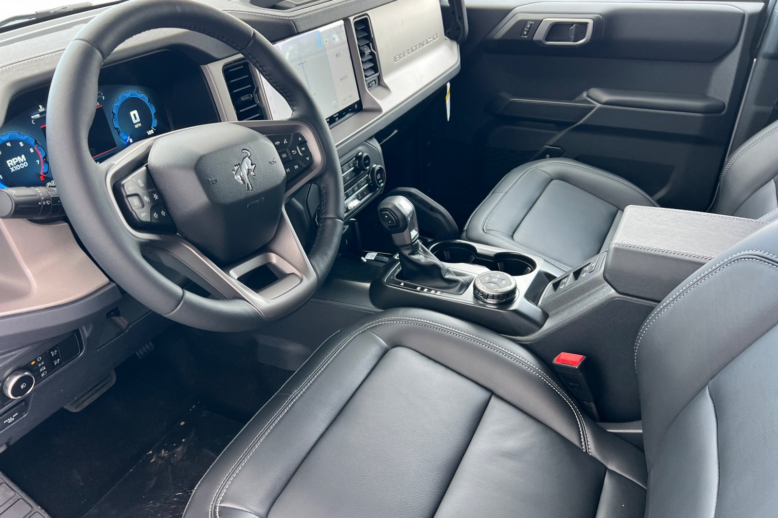 New 2026 Ford Bronco Outer Banks w/ Sasquatch Package AWD/4WD image 8
