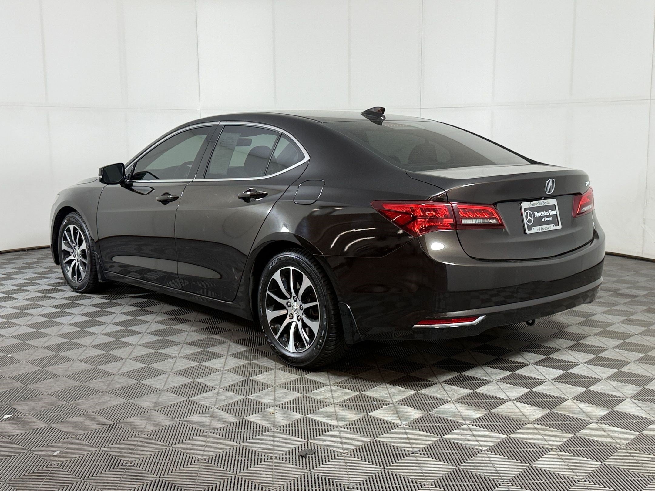 Used 2015 Acura TLX w/ Technology Package FWD image 3