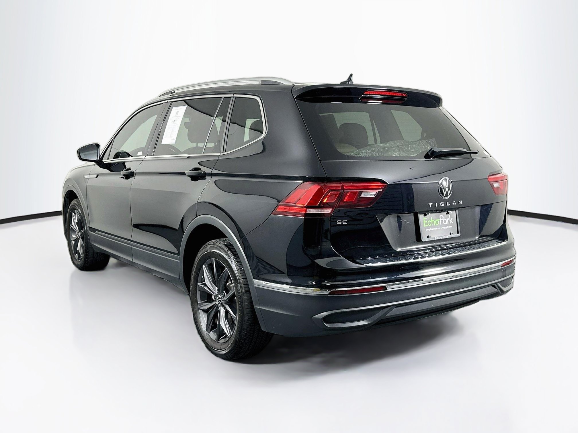 Used 2023 Volkswagen Tiguan SE FWD image 5