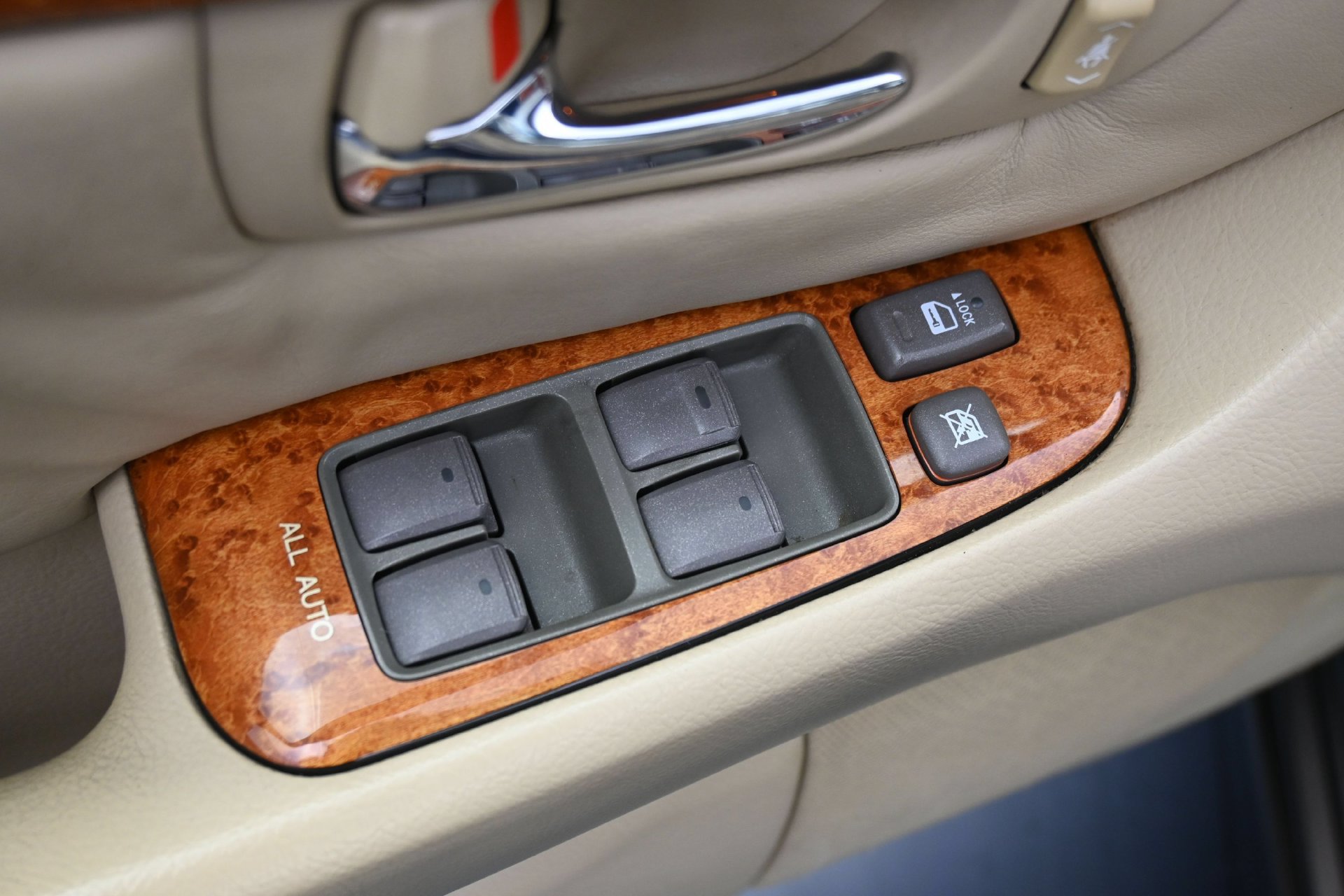 Used 2005 Lexus LS 430 RWD image 20