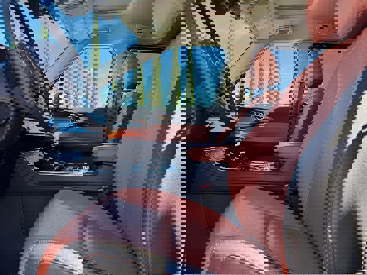 Used 2025 Kia Carnival SX Prestige image 17